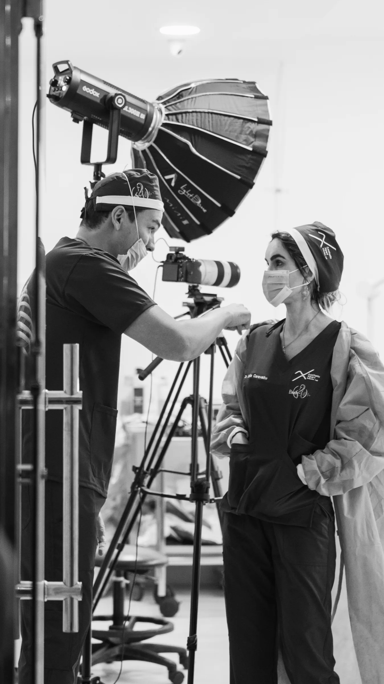Black and white behind the scenes of a portrait shoot
