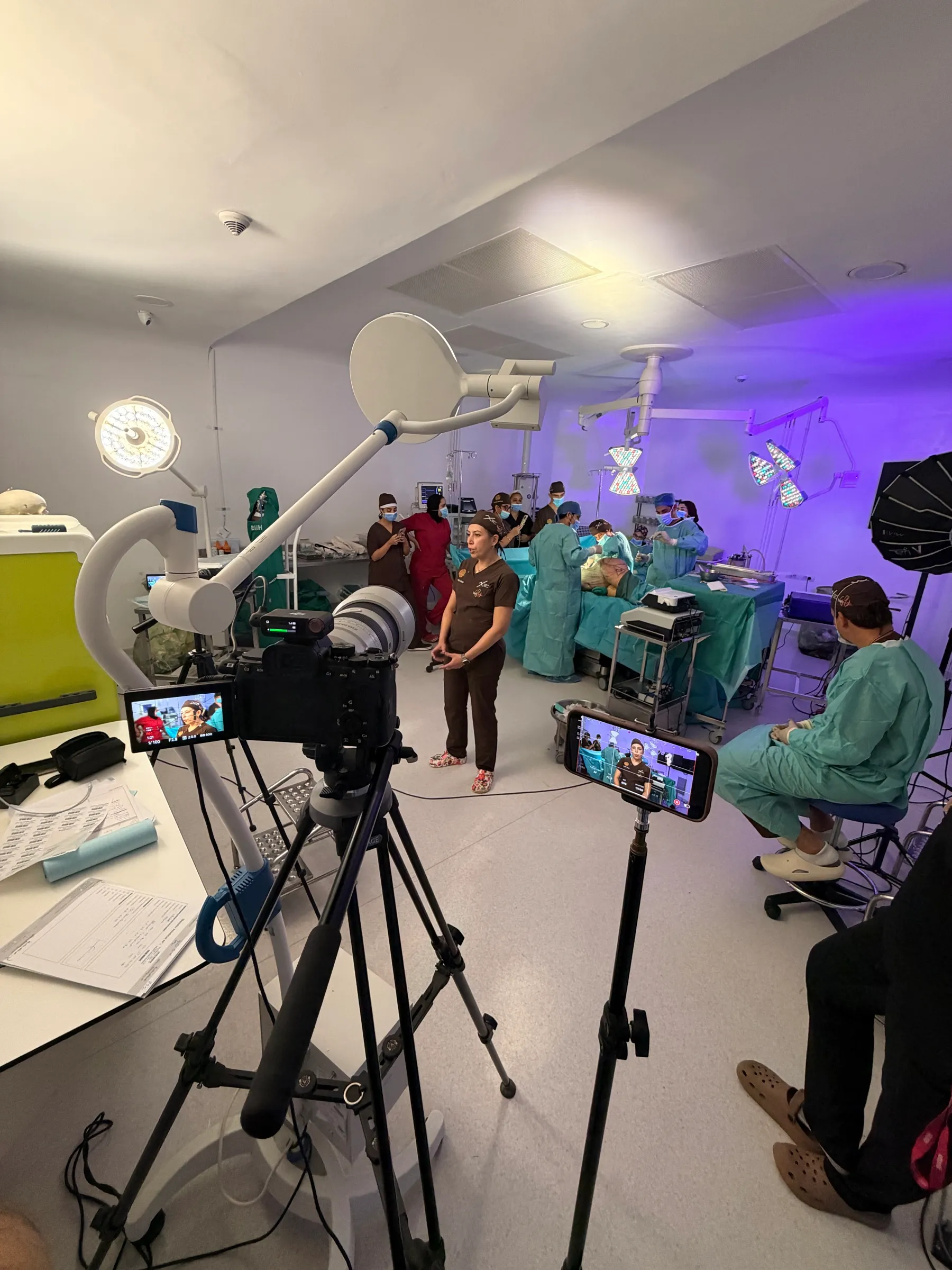 Lighting and camera set-up in an operating room
